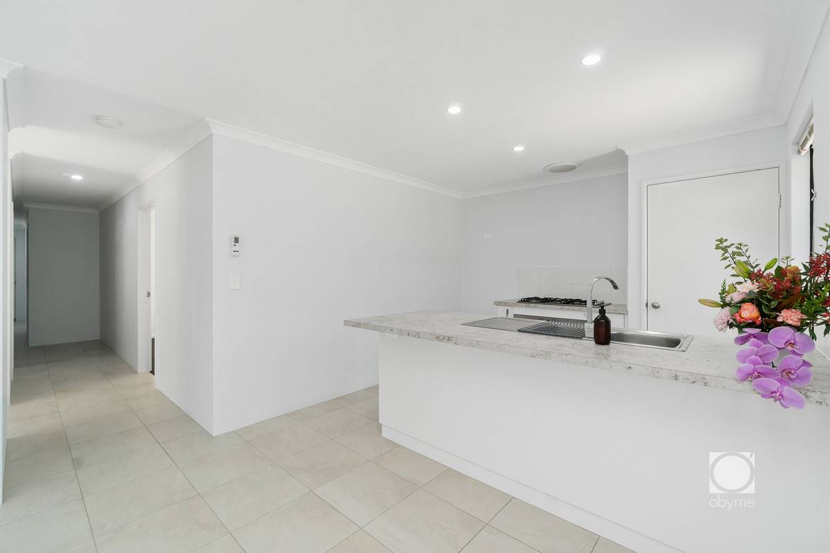 THREE BEDROOM GEM IN AVELEY O'Byrne Estate Agents