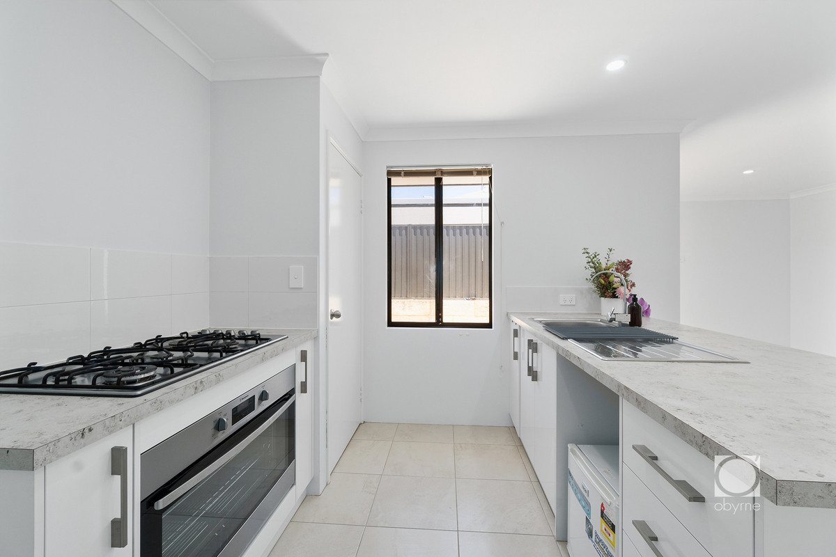 THREE BEDROOM GEM IN AVELEY O'Byrne Estate Agents