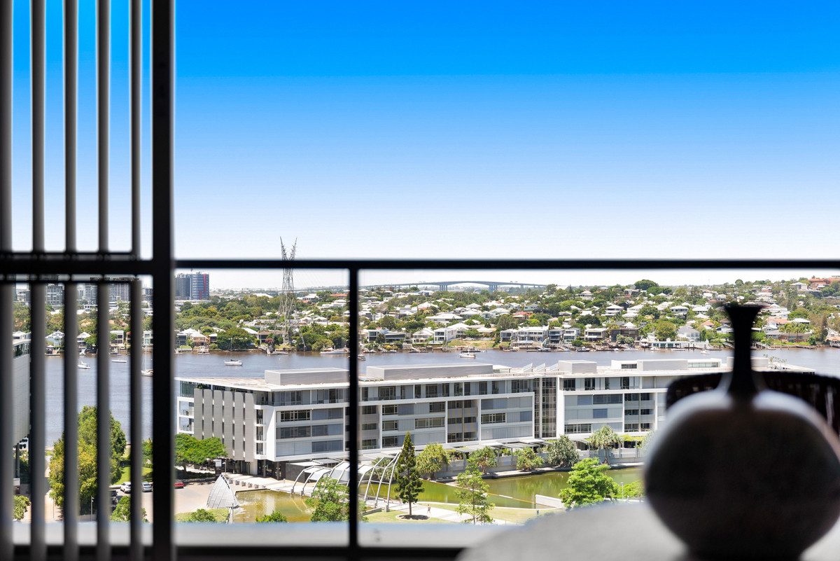 Stunning Riverfront Luxury Modern Newstead Unit with Uninterrupted