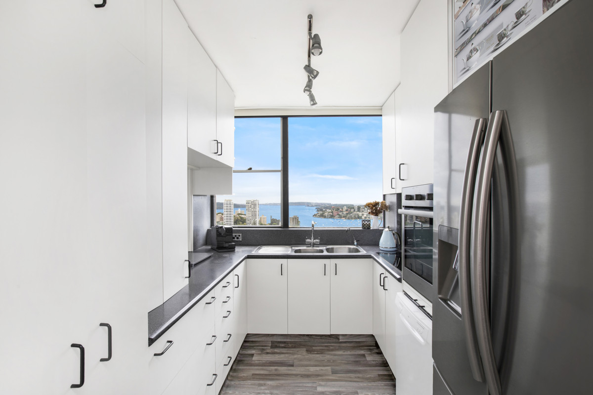 Stunning Ranelagh "F" wing apartment, with spectacular harbour views