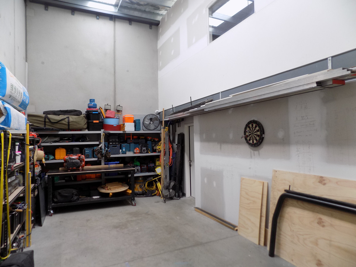 MOORABBIN WAREHOUSE / OFFICE Tsimos Commercial Property