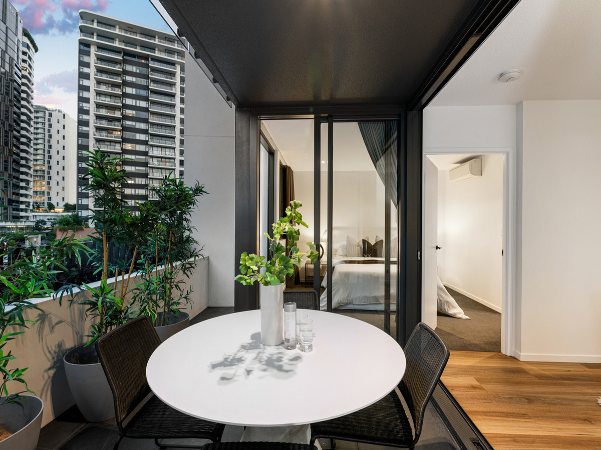 Discover Exceptional Living at Y43 in Teneriffe Gallery