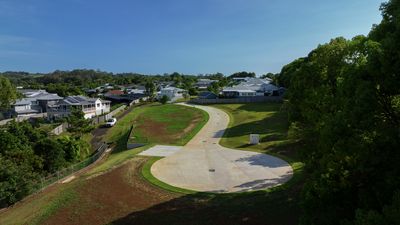 'Village Edge Court' - Only 2 lots remain