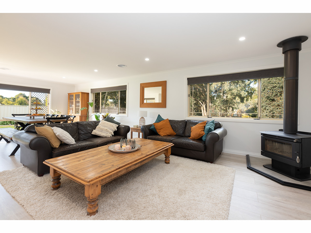  WODONGA EXQUISITE HOME ON THE GOLF COURSE