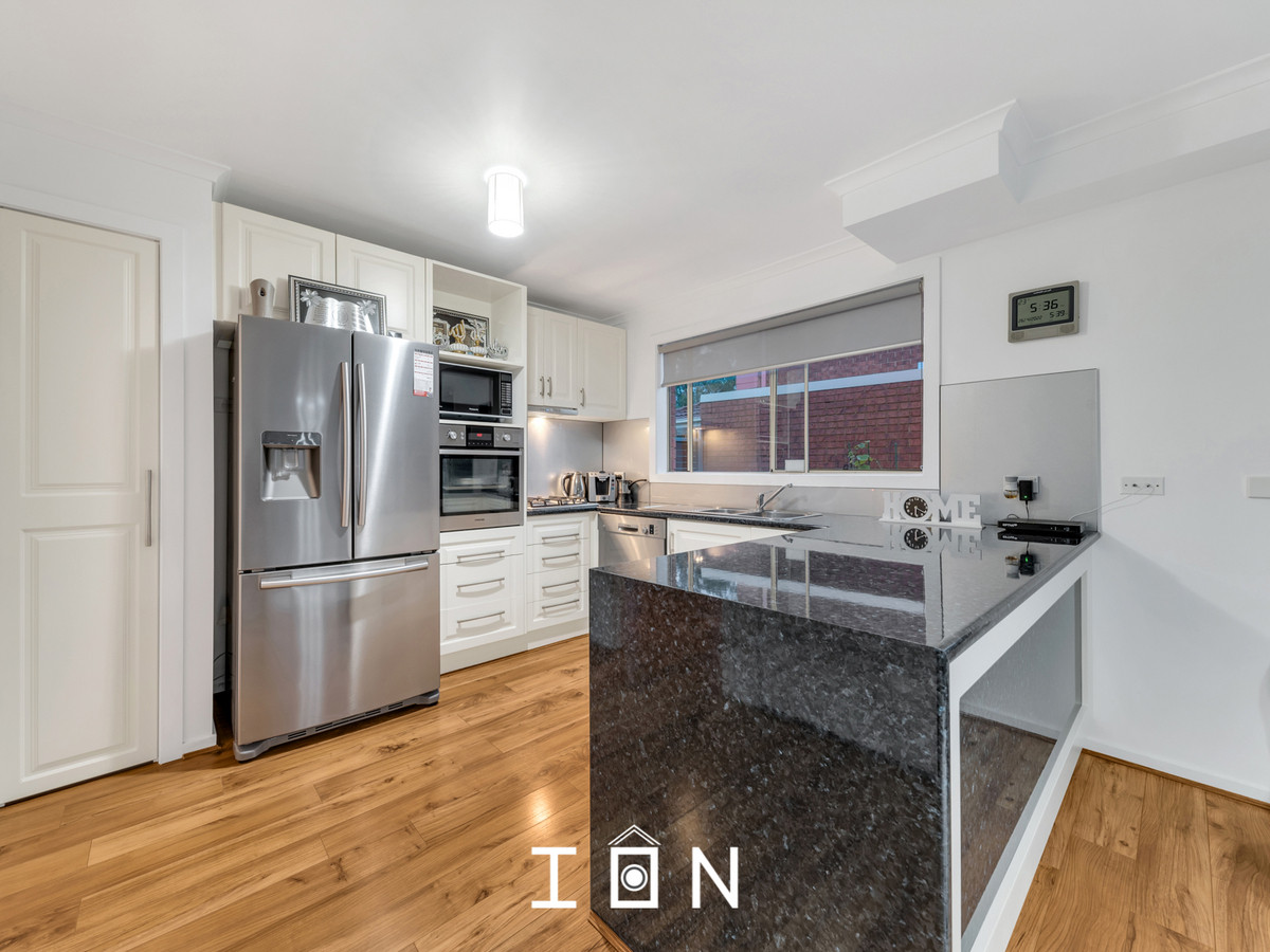  Townhouse with a VIEW & 2 SEPARATE LIVING AREAS.