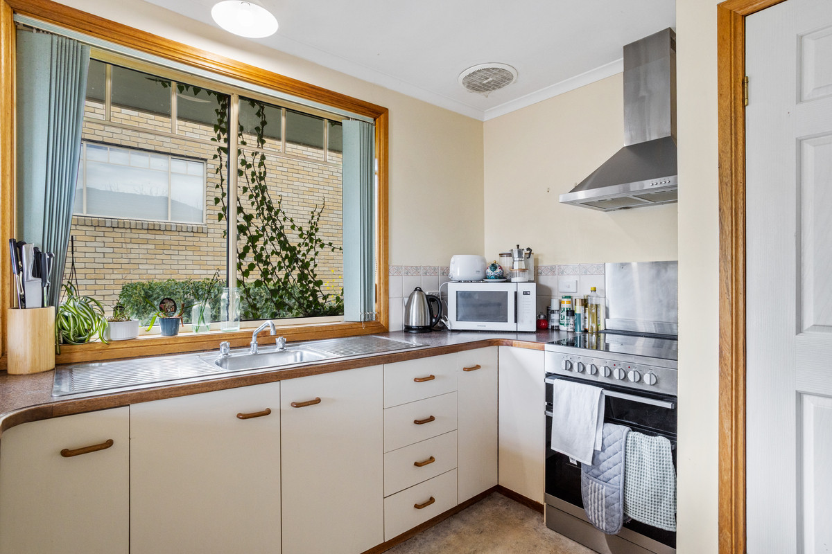 2/22-22a Summerhill Road, West Hobart, TAS, 7000 - Image 11