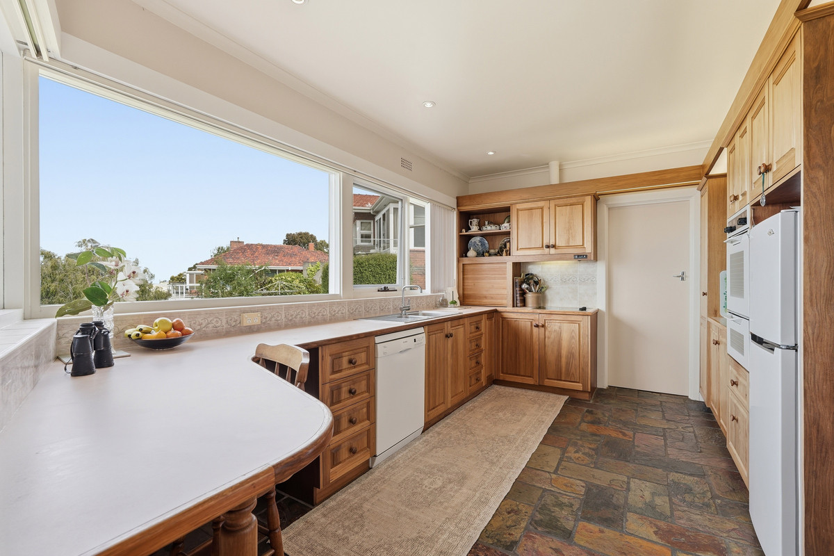 2 Sonning Crescent, Sandy Bay, TAS, 7005 - Image 5