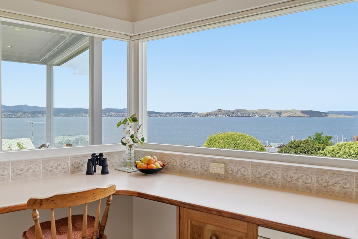 2 Sonning Crescent, Sandy Bay, TAS, 7005 - Image 6
