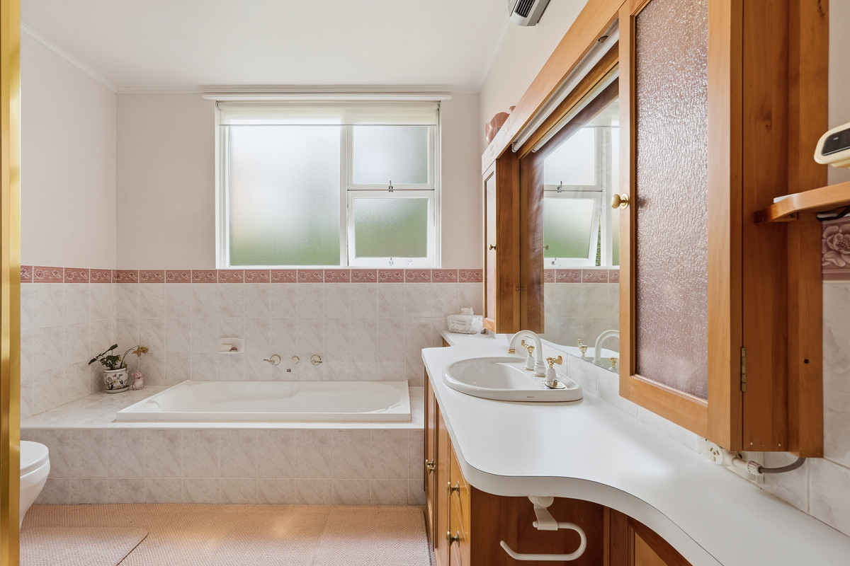 2 Sonning Crescent, Sandy Bay, TAS, 7005 - Image 16