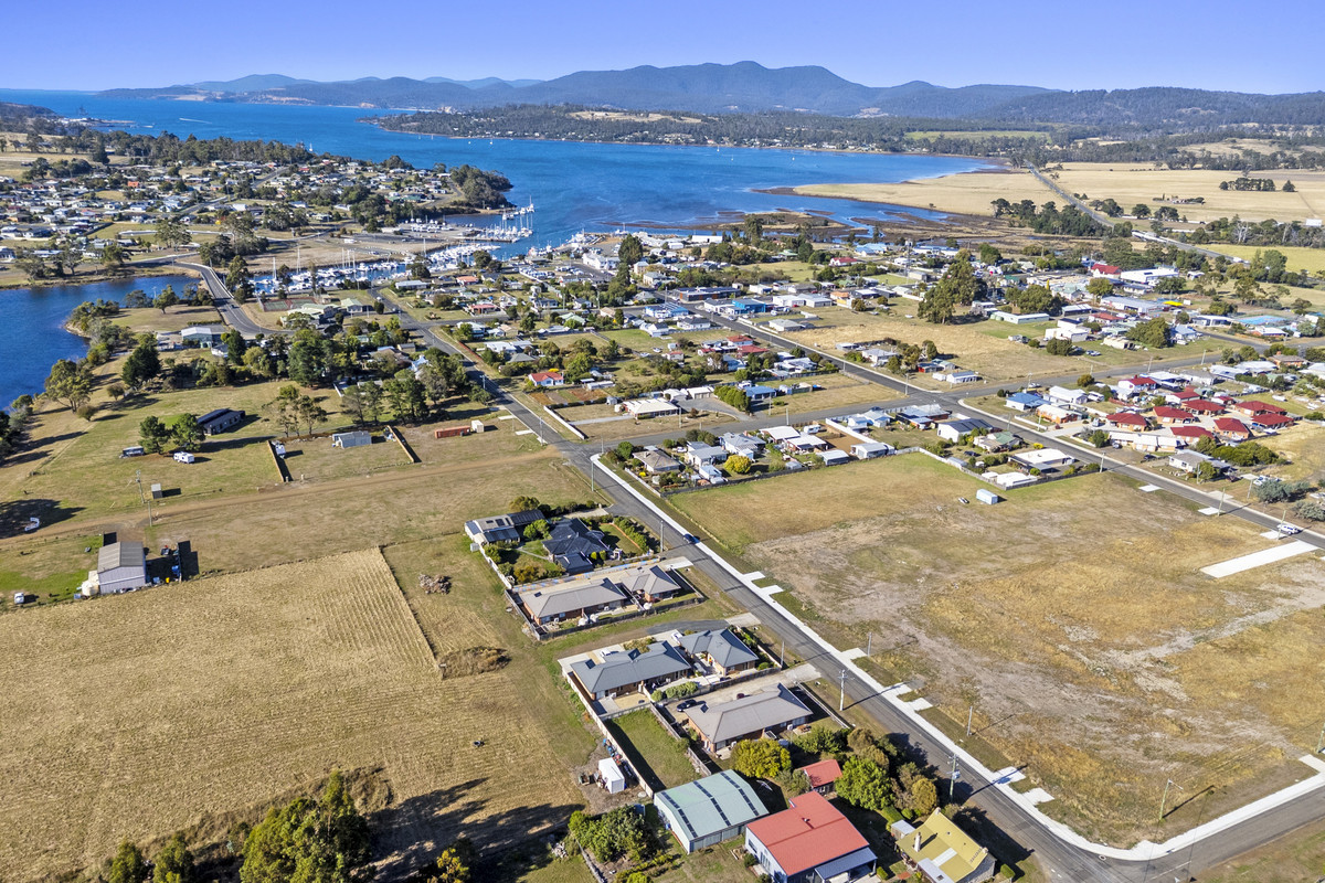 2/34 Henry Street, Triabunna, TAS, 7190 - Image 2