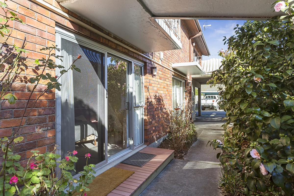 2/207 Churchill Avenue, Sandy Bay, TAS, 7005 - Image 1