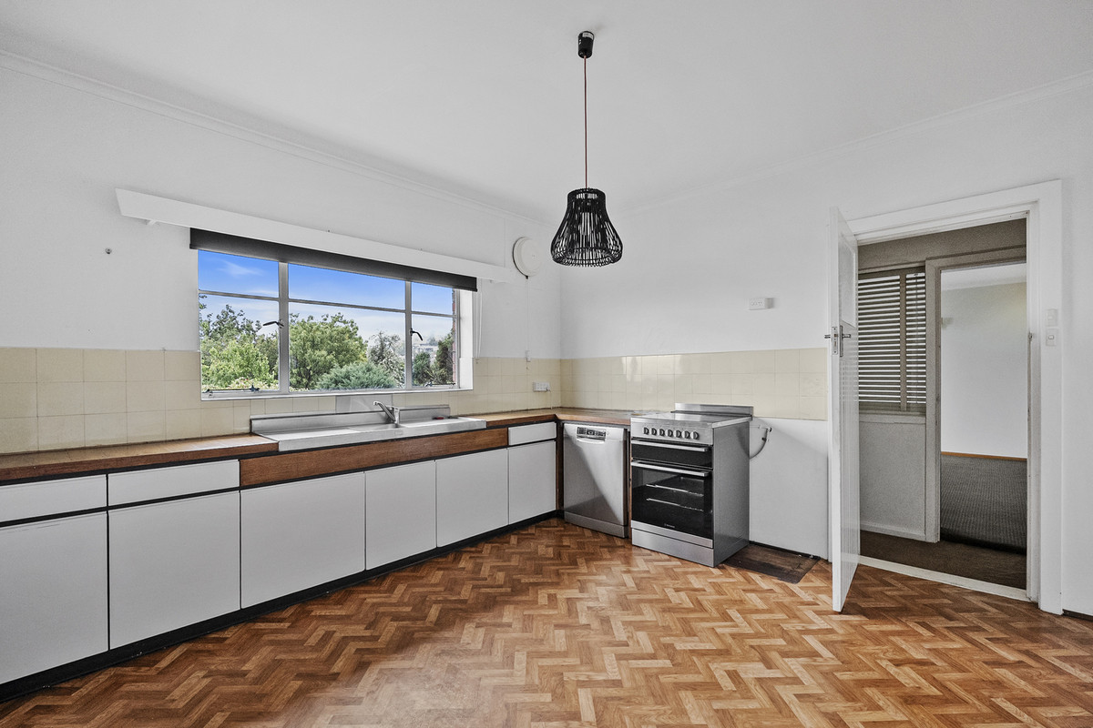 2 Suncrest Avenue, Lenah Valley, TAS, 7008 - Image 6