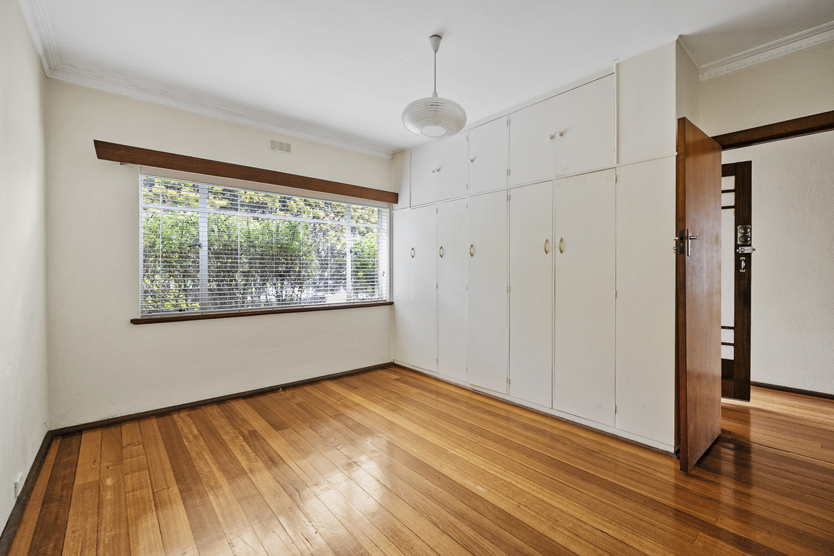 2 Suncrest Avenue, Lenah Valley, TAS, 7008 - Image 10