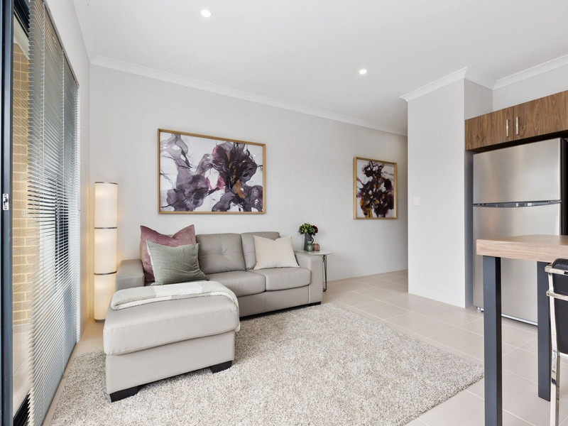 Sun-Soaked & Spacious – North-Facing Apartment in Prime Location