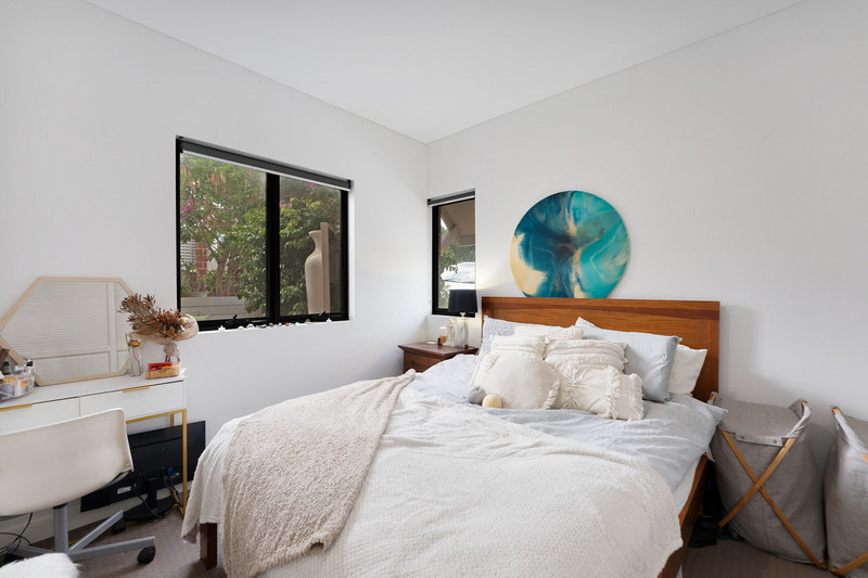 Spacious 2-Bedroom Apartment with Tranquil Courtyard