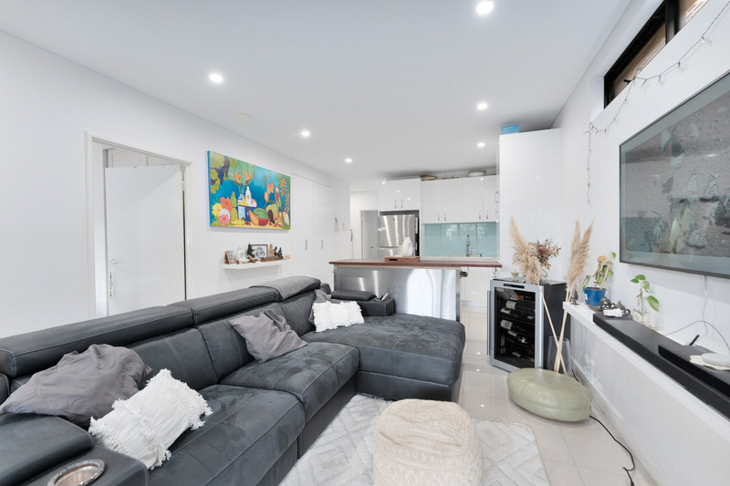 Spacious 2-Bedroom Apartment with Tranquil Courtyard