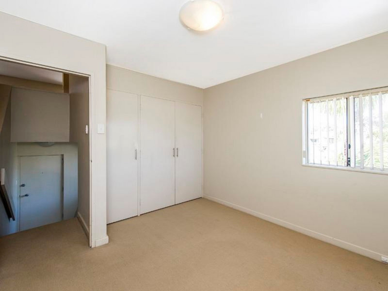 GREAT LOCATION 2 BEDROOM UNIT