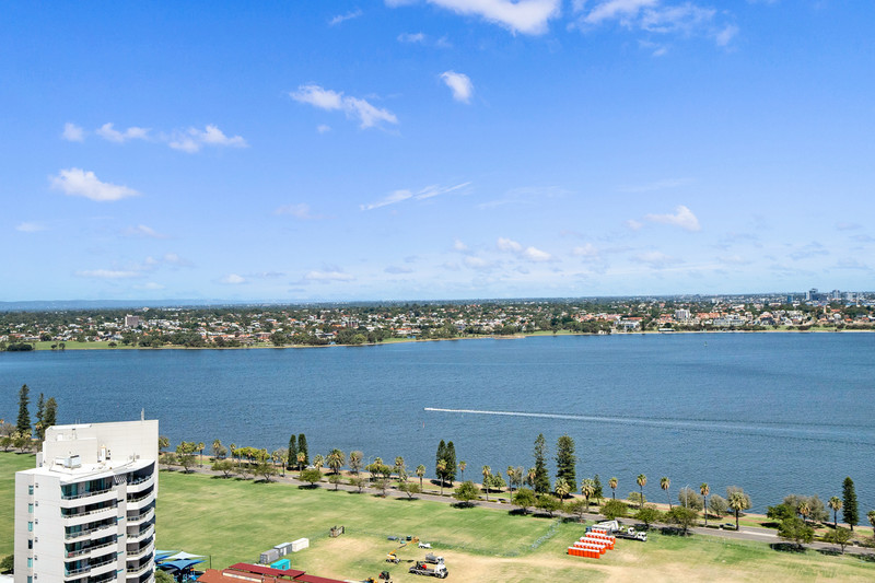 FULLY FURNISHED, TWO STOREY APARTMENT - 6 MONTH LEASE ONLY