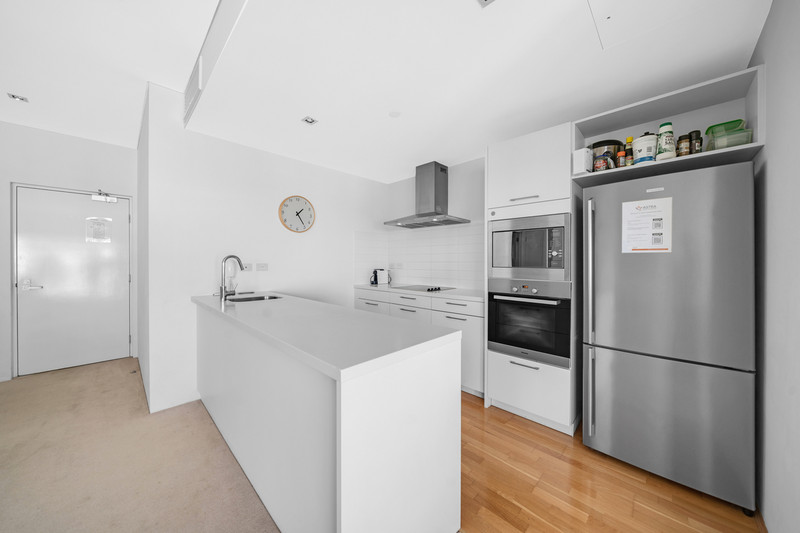 FULLY FURNISHED, TWO STOREY APARTMENT - 6 MONTH LEASE ONLY