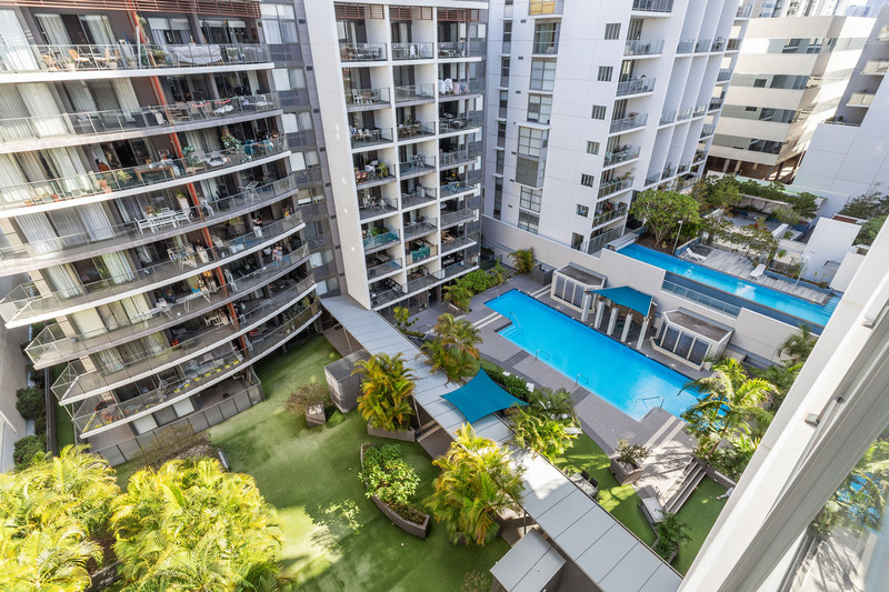 Furnished Top-Floor Apartment with Resort-Style Facilities