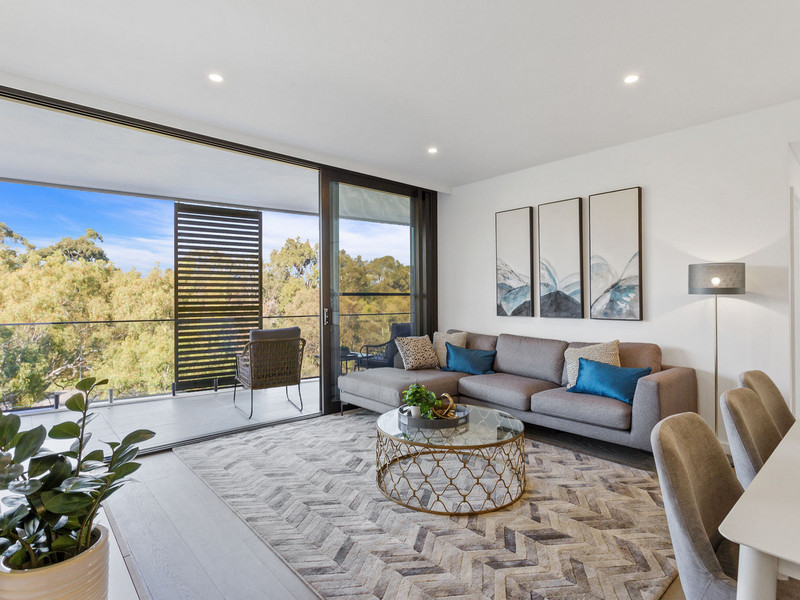 WATERFRONT APARTMENT