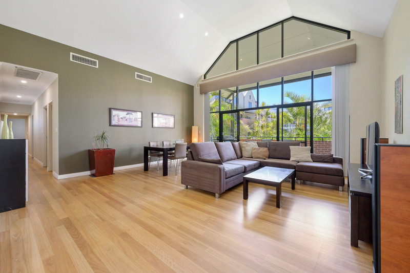 EXECUTIVE LIVING IN SUBIACO