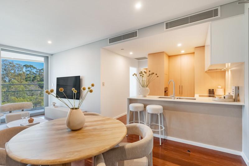 Sophisticated Living Meets Seaside Elegance