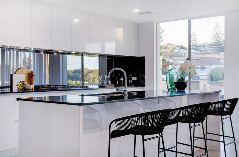 IMMACULATE PROPERTY - Situated in the Exclusive Minim Cove!