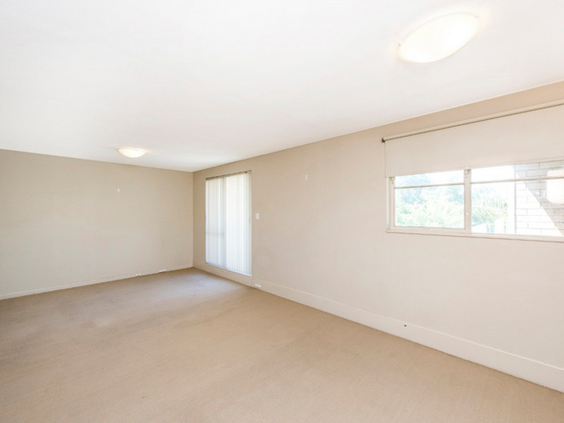 NEAT UNIT WITH LONG BALCONY IN THE HEART OF MOUNT LAWLEY