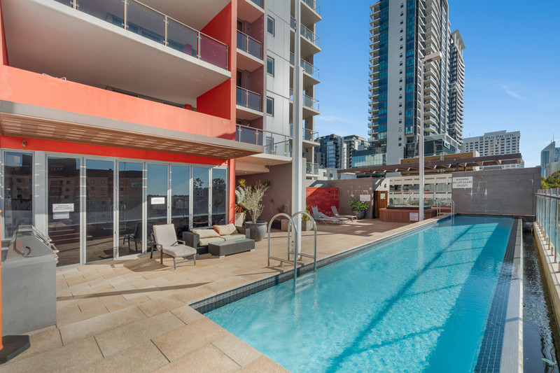 Luxury Riverside Apartment with Unrivalled Balcony Views