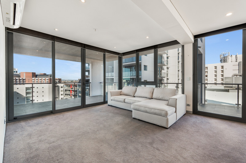 Luxury Riverside Apartment with Unrivalled Balcony Views