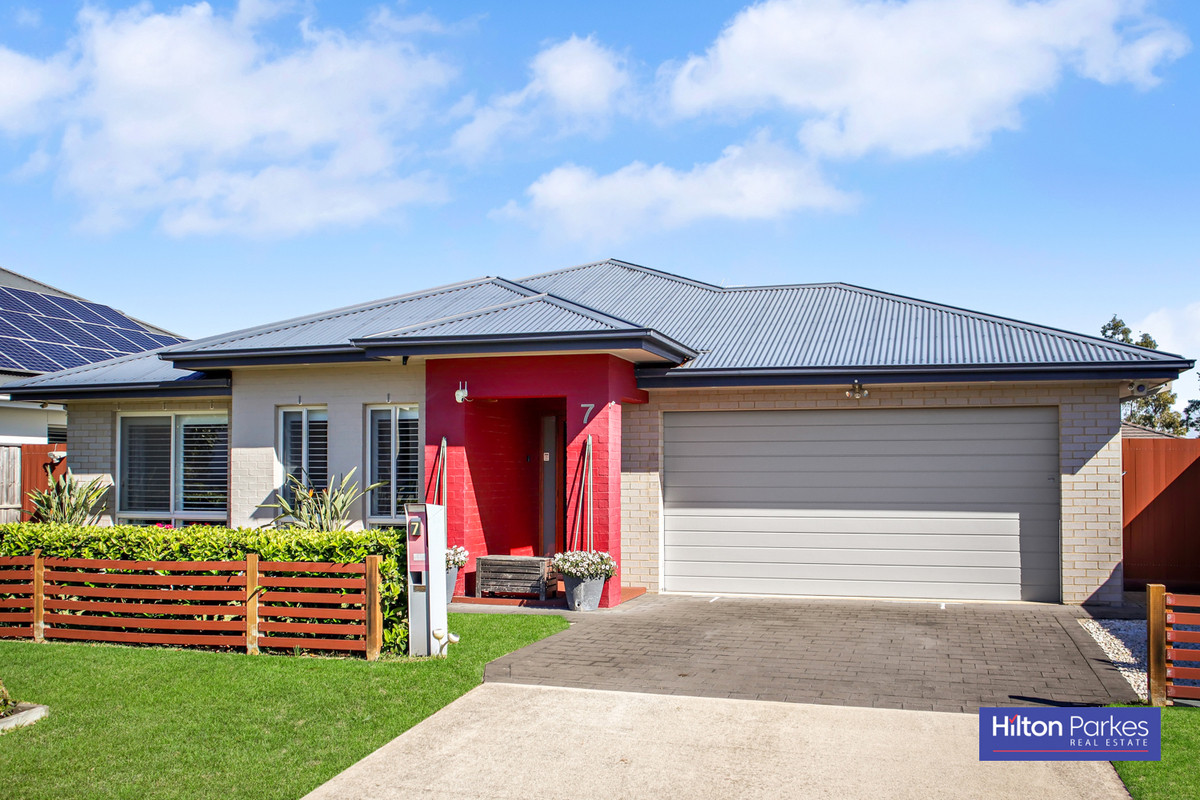 LEASED FOR 860 PER WEEK! Hilton Parkes Real Estate