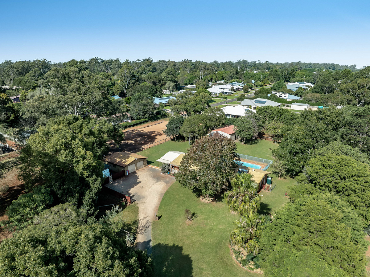 Acreage living with development potential, right in the heart of Highfields, Offers to Purchase