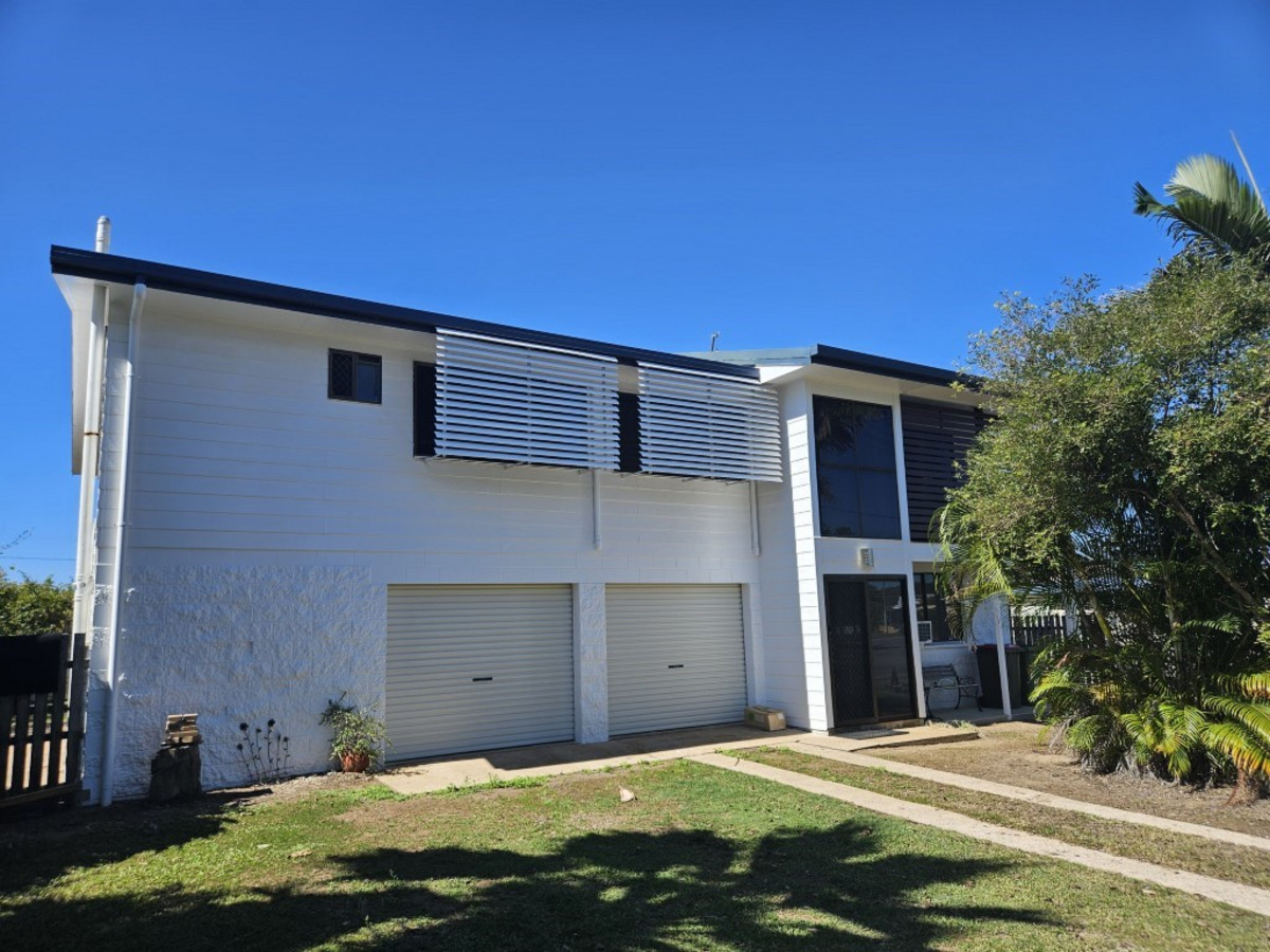  4 BEDROOM, 2 BATHROOM FAMILY HOME AT BEACH DECK & SHED AT REAR!