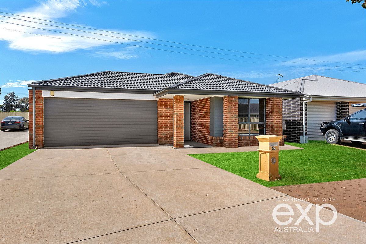 53 Cherry Avenue, Direk