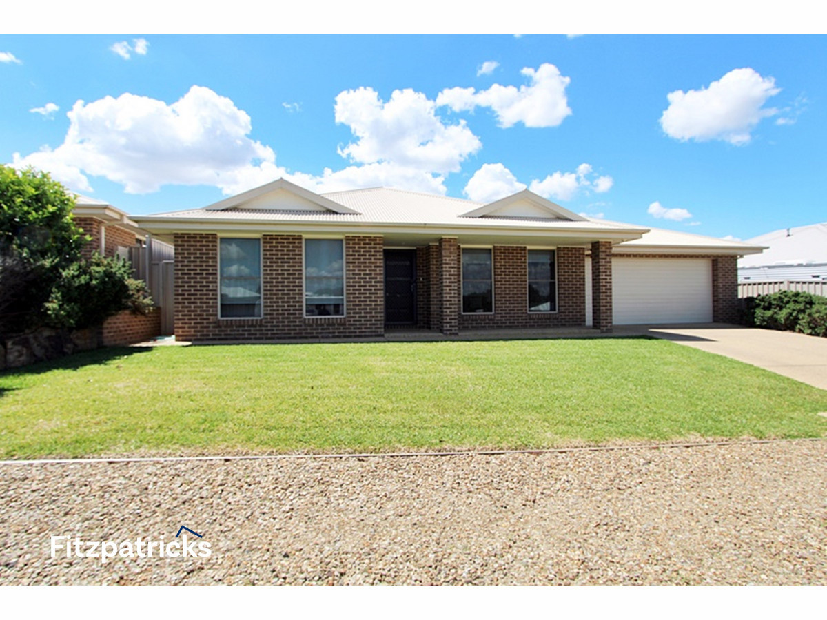 A Treasure Tucked Away In Tatton, 520.00 p/w Fitzpatricks Real